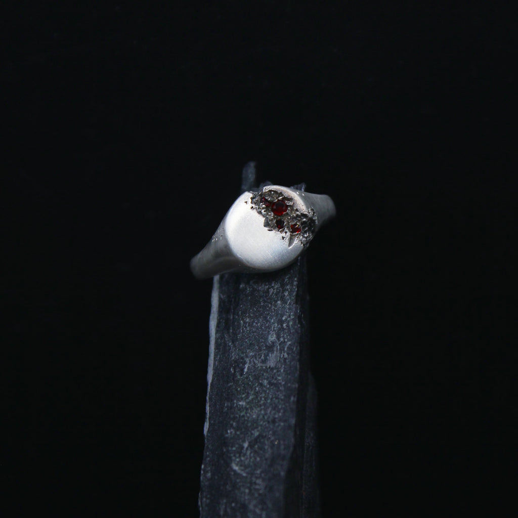 Garnet Fracture Signet
