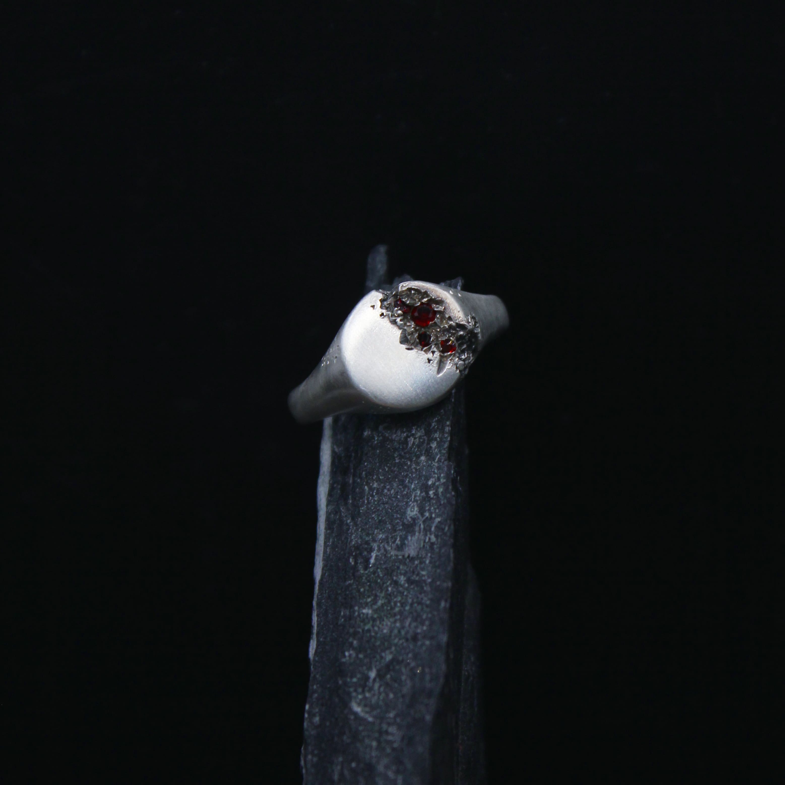 Garnet Fracture Signet