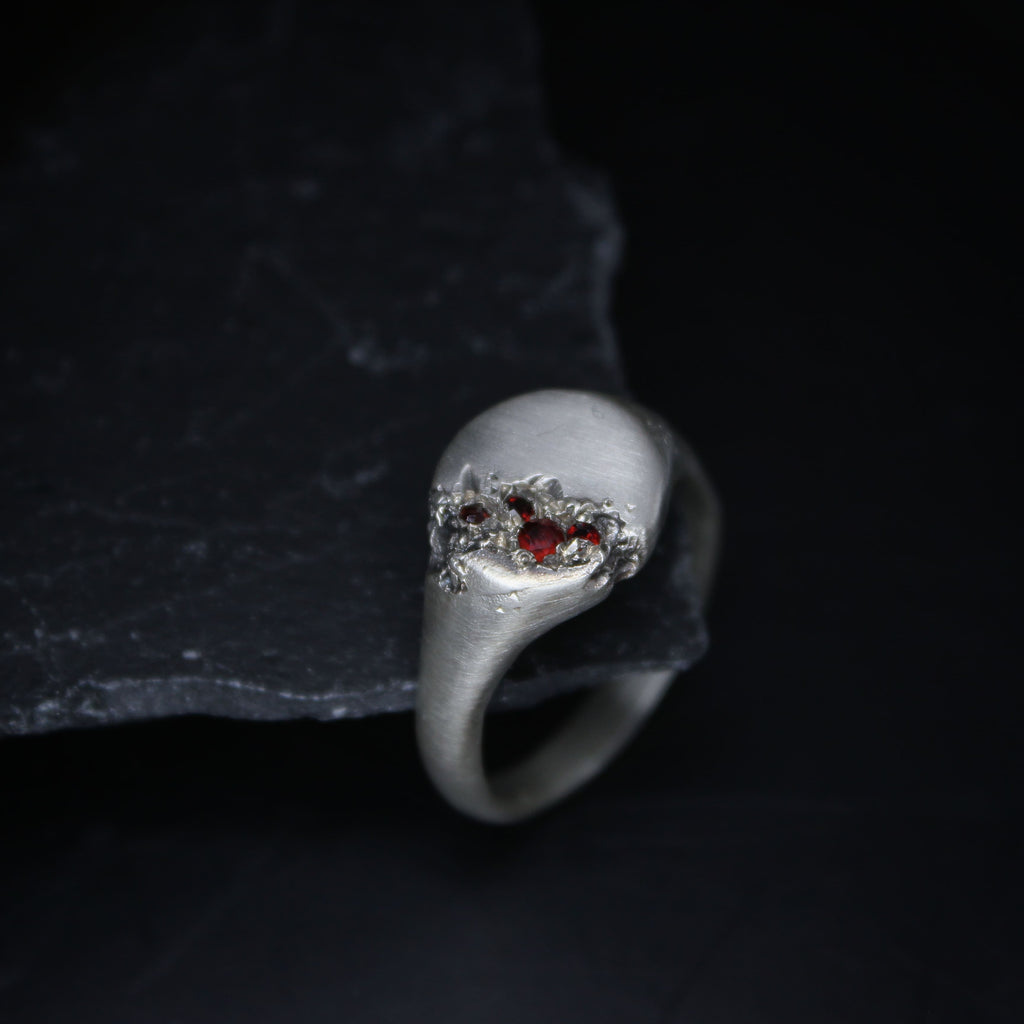 Garnet Fracture Signet