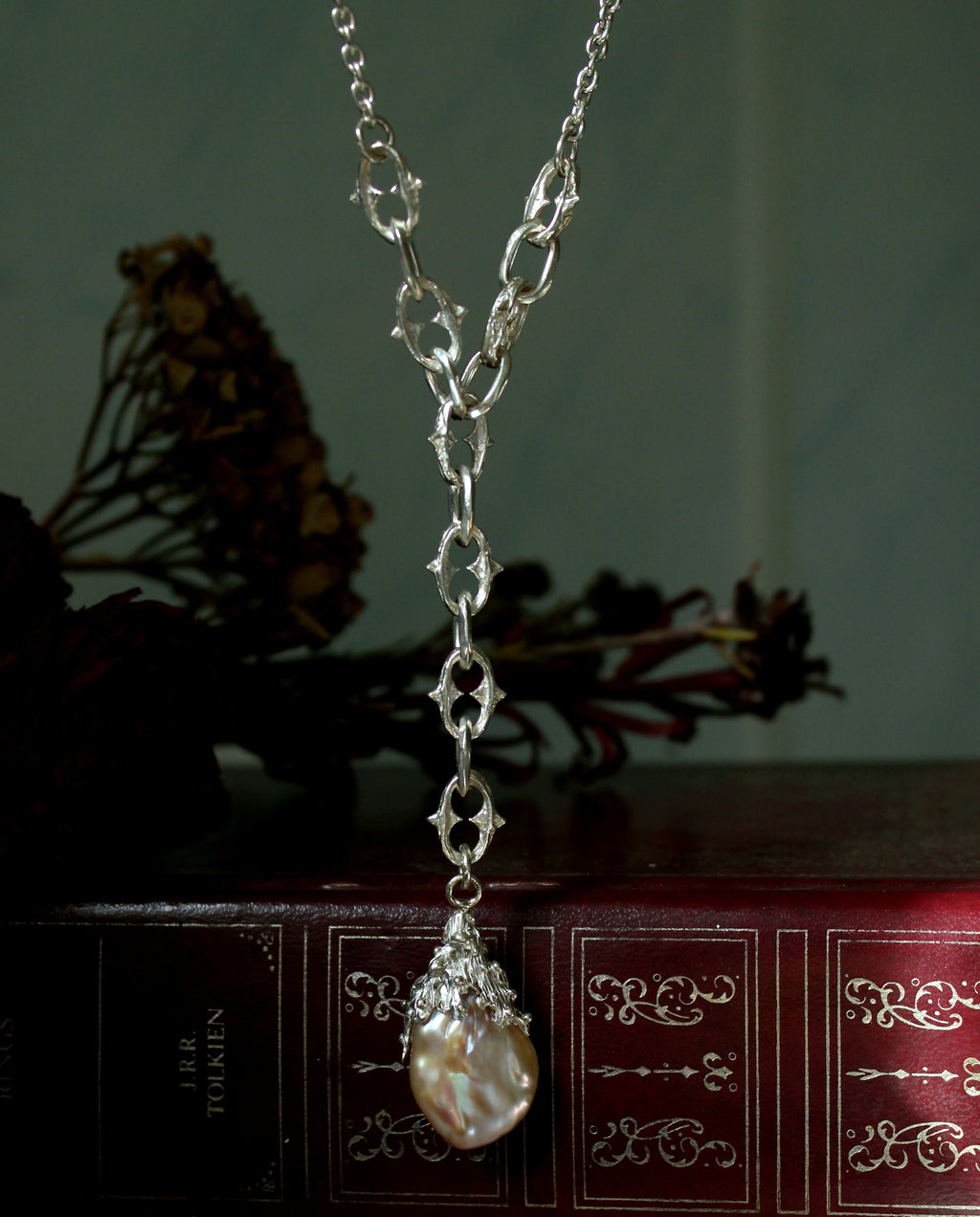 Wraith Drop Chain Pearl Pendant