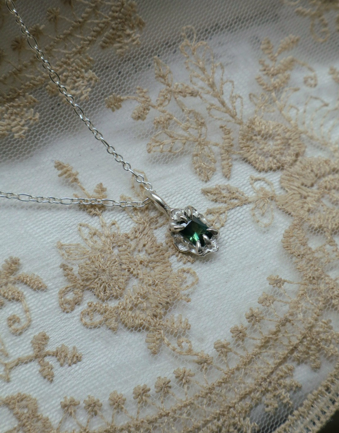 Galadrien Pendant ~ Parti-Sapphire