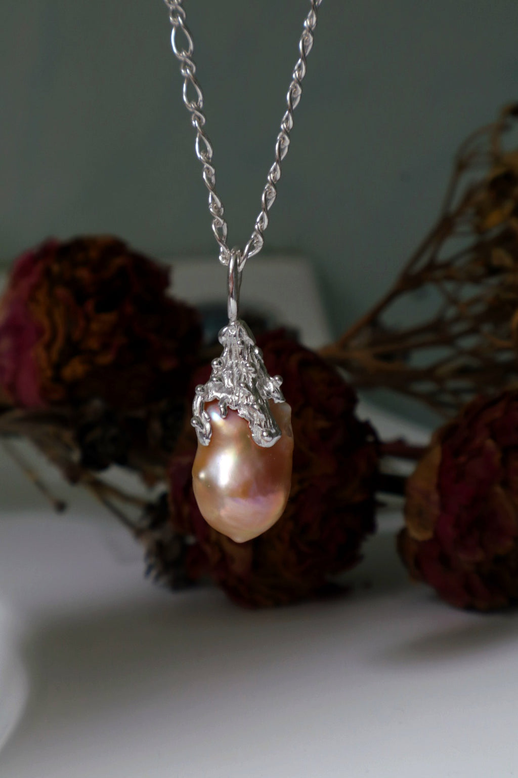 Baroque Pearl Grande Charm III