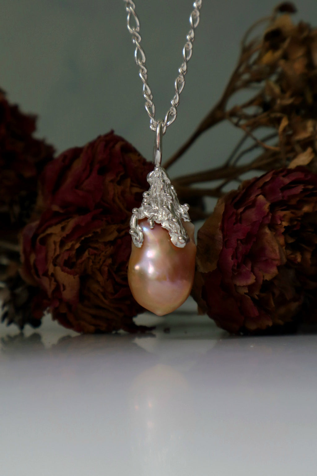 Baroque Pearl Grande Charm III